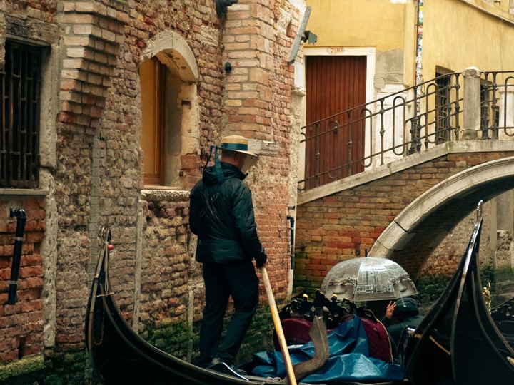 Module 4 — Gondola History Gallery + VR experience (fixed)